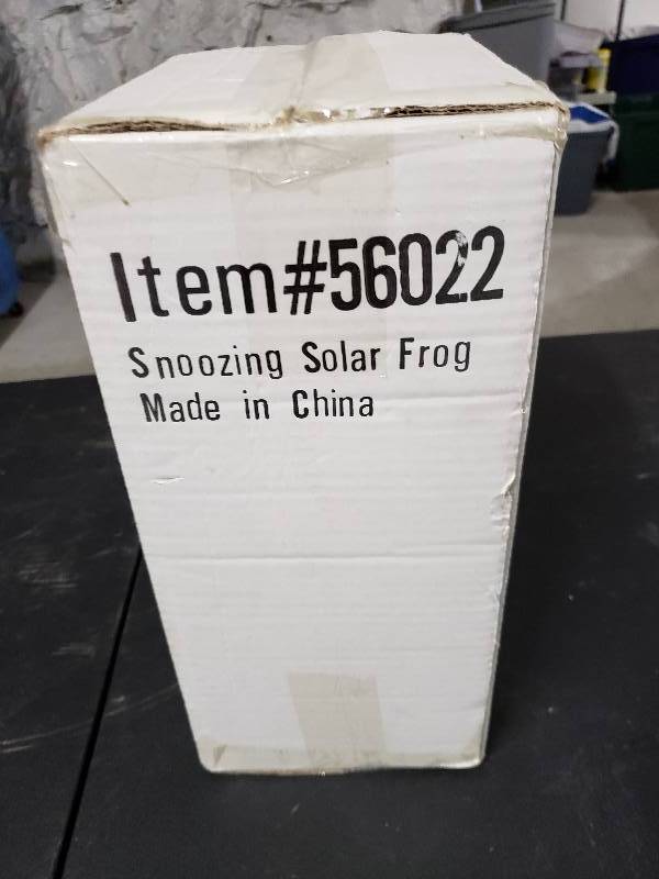 lot 9390 image: Snoozing Solar Frog