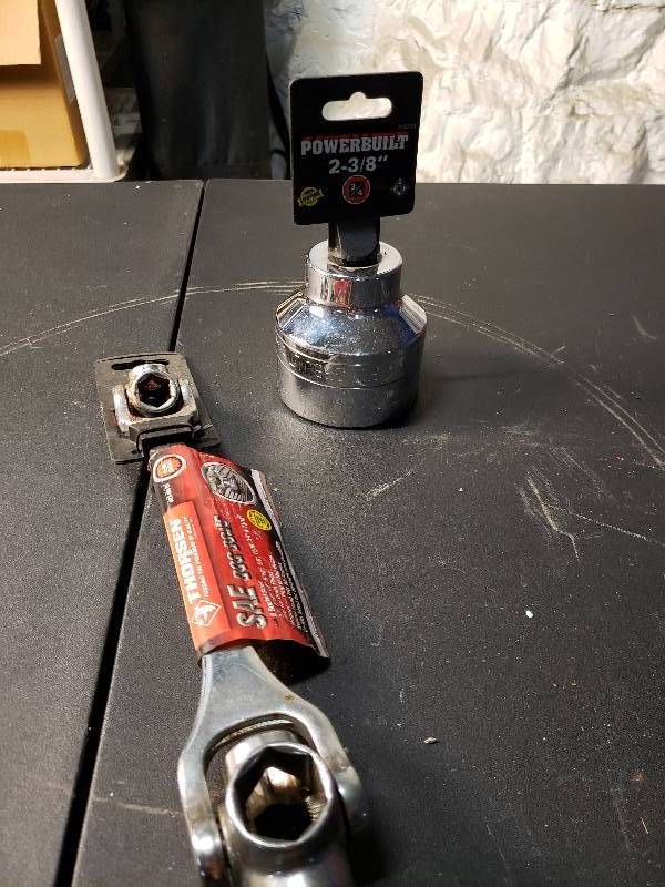 lot 9330 image: Powerbuilt 2 38 Socket and Thorsen SAE Dog Bone