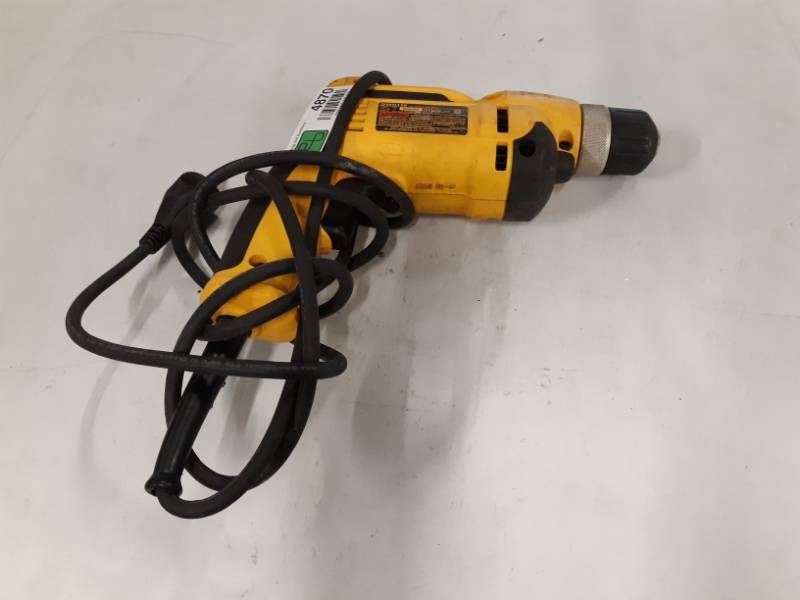 lot 4870 image: DWD110K 38 (10MM) VSR PISTOL GRIP DRILL KIT WITH KEYLESS CHUCK