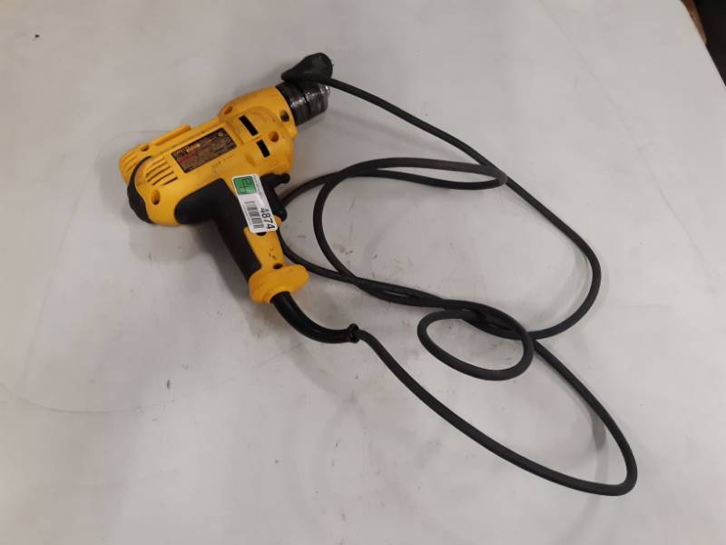 lot 4874 image: DWD115 38 (10MM) VSR MID-HANDLE DRILL WITH KEYLESS CHUCK