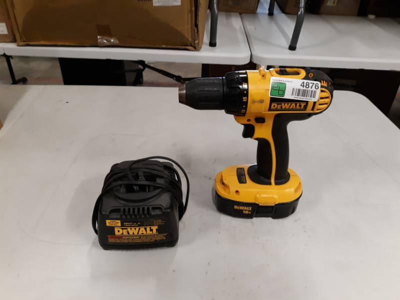 lot 4876 image: DC720 18V 12 (13MM) CORDLESS COMPACT DRILLDRIVER (COMES W ONE BATTERY AND ONE CHARGER)