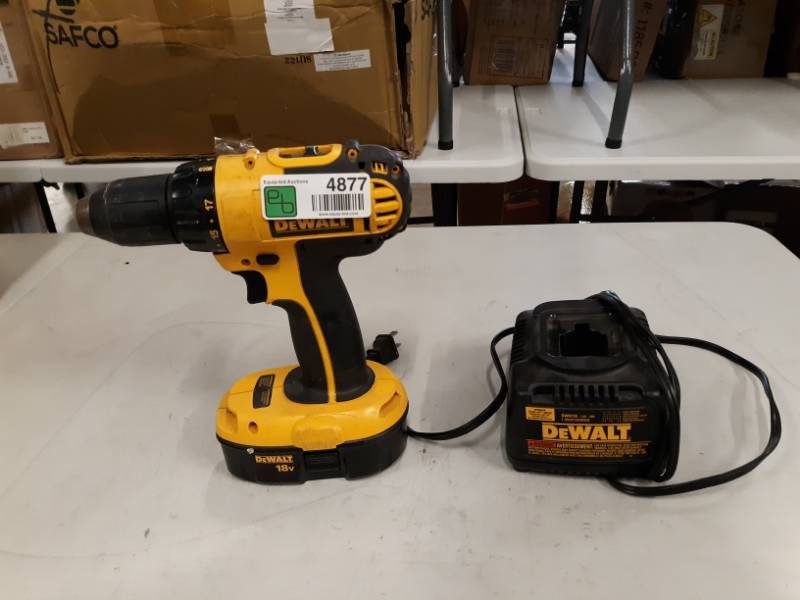 lot 4877 image: DC720 18V 12 (13MM) CORDLESS COMPACT DRILLDRIVER (COMES W ONE BATTERY AND ONE CHARGER)
