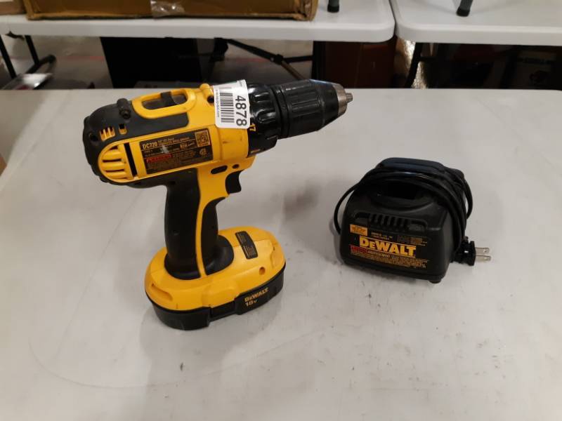 lot 4878 image: DC720 18V 12 (13MM) CORDLESS COMPACT DRILLDRIVER (COMES W ONE BATTERY AND ONE CHARGER)