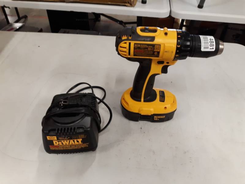 lot 4881 image: DC720 18V 12 (13MM) CORDLESS COMPACT DRILLDRIVER (COMES W ONE BATTERY AND ONE CHARGER)
