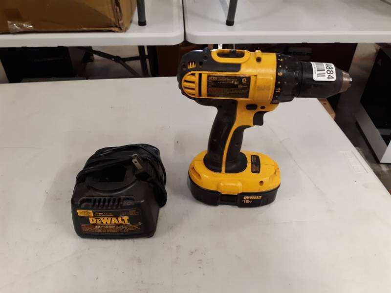 lot 4884 image: DC720 18V 12 (13MM) CORDLESS COMPACT DRILLDRIVER (COMES W ONE BATTERY AND ONE CHARGER)