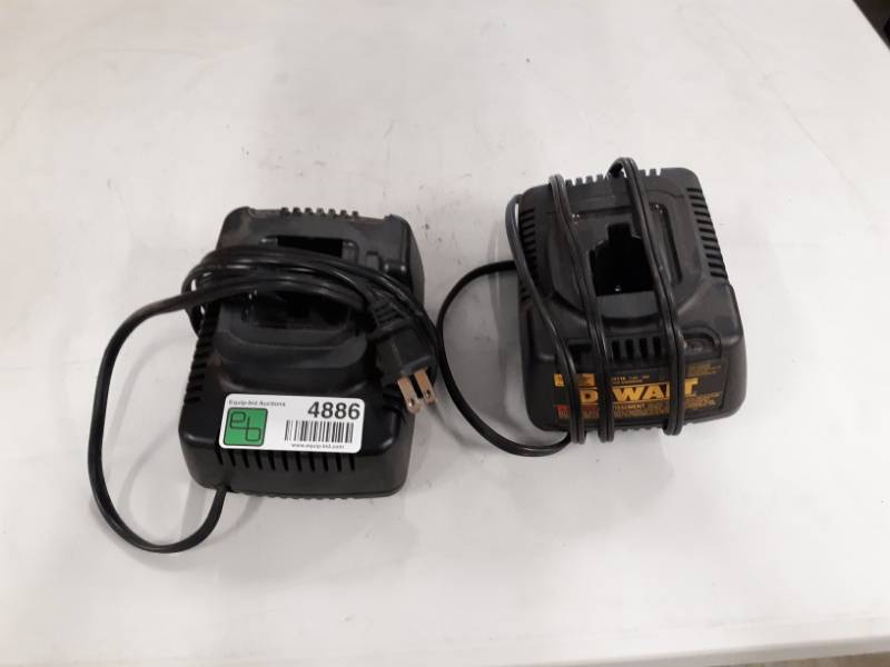 lot 4886 image: SET OF TWO DW9116 7.2-Volt to 18-Volt Pod Style 1 Hour Battery Charger