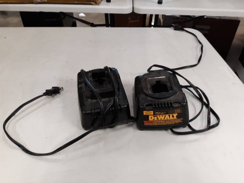 lot 4890 image: SET OF TWO DW9116 7.2-Volt to 18-Volt Pod Style 1 Hour Battery Charger