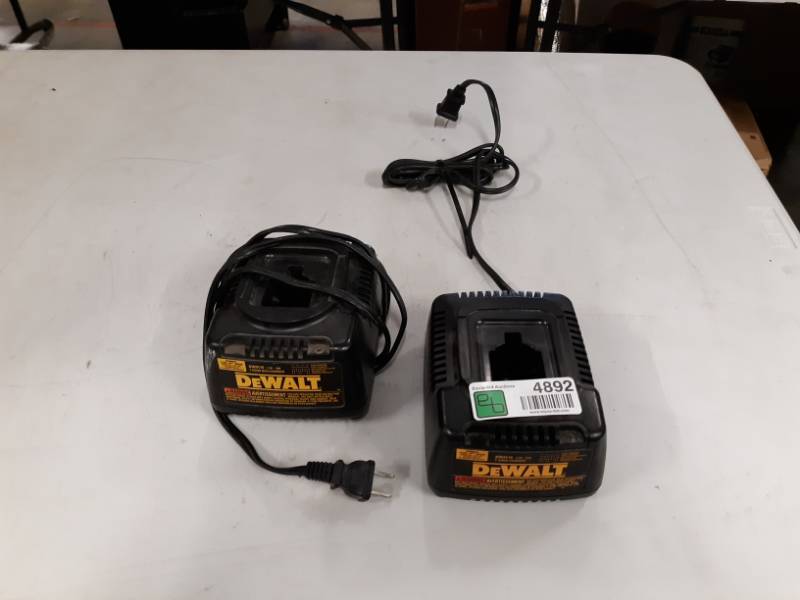 lot 4892 image: SET OF TWO DW9116 7.2-Volt to 18-Volt Pod Style 1 Hour Battery Charger