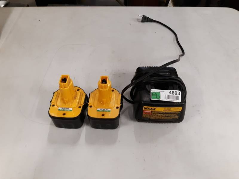 lot 4893 image: DW9107 7.2V - 14.4V Battery Charger  TWO BATTERIES.