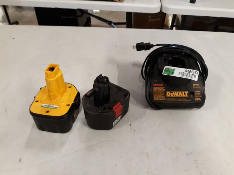 lot 4900 image: DW9118 7.2V - 14.4V 1-Hour Battery Charger  TWO BATTERIES