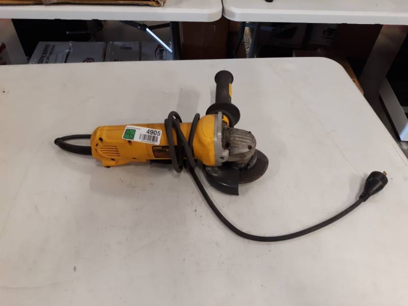 lot 4905 image: D28402 4-12 (115MM) SMALL ANGLE GRINDER