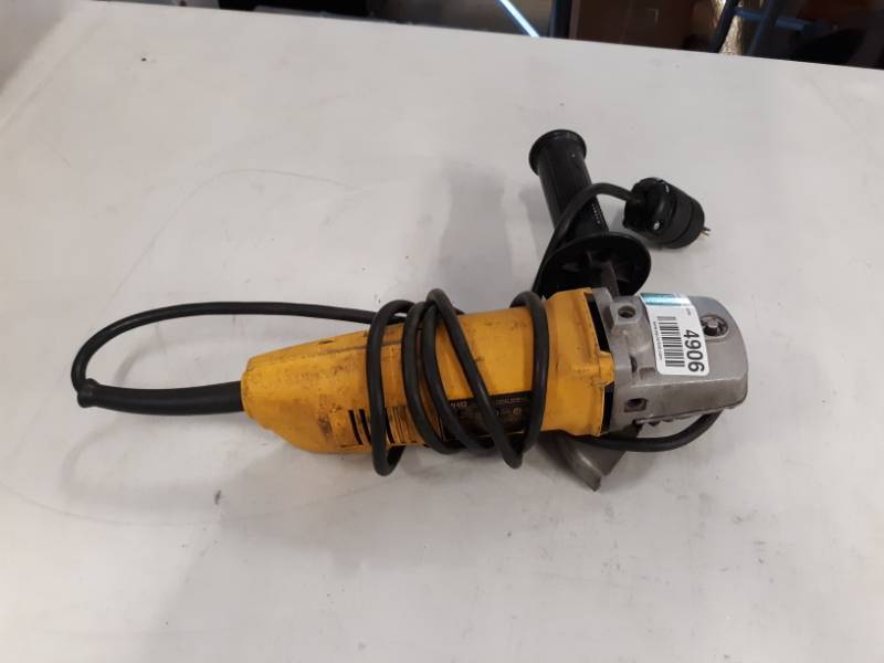 lot 4906 image: DWE402 4-12 (115MM) SMALL ANGLE GRINDER