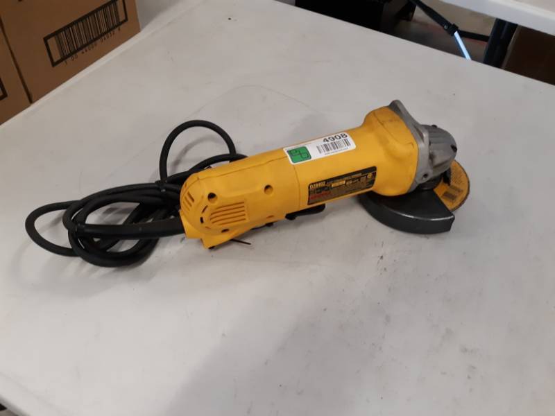 lot 4908 image: D28402 4-12 (115MM) SMALL ANGLE GRINDER
