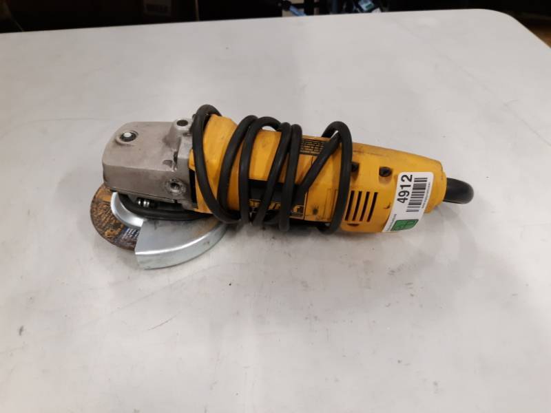 lot 4912 image: DWE402 4-12 (115MM) SMALL ANGLE GRINDER