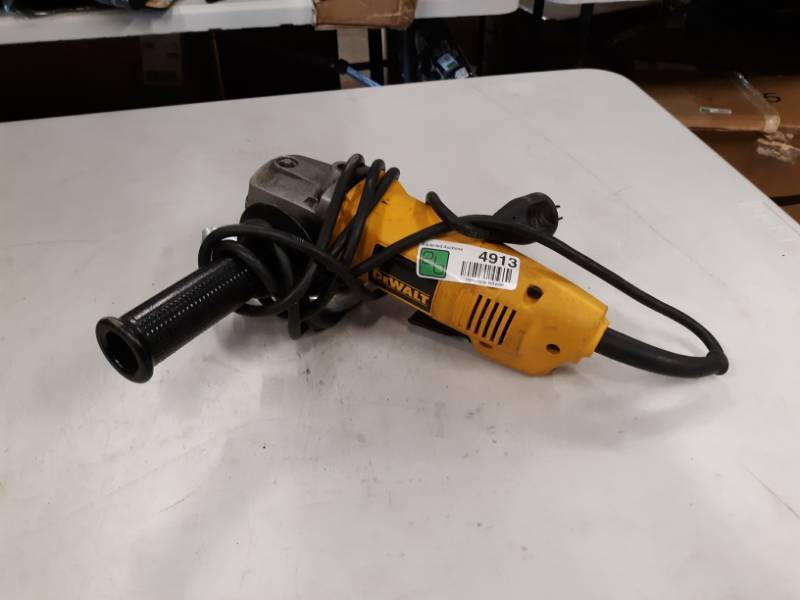 lot 4913 image: DWE402 4-12 (115MM) SMALL ANGLE GRINDER