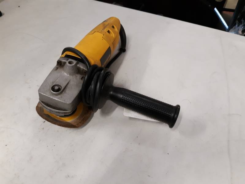 lot 4914 image: DWE402 4-12 (115MM) SMALL ANGLE GRINDER