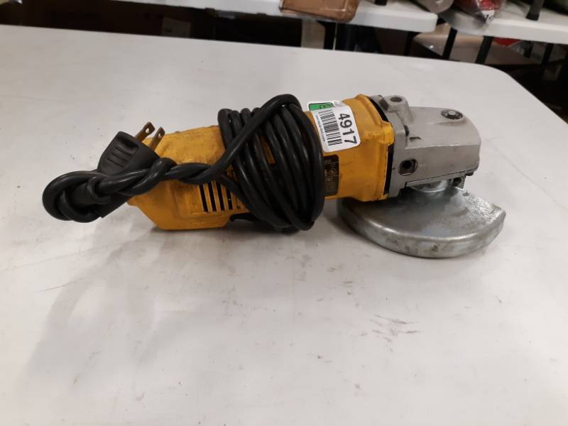 lot 4917 image: DWE402 4-12 (115MM) SMALL ANGLE GRINDER