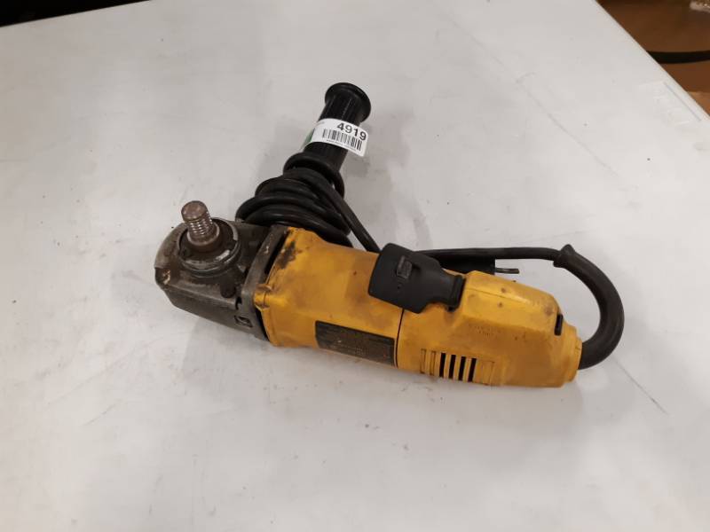 lot 4919 image: DWE402 4-12 (115MM) SMALL ANGLE GRINDER
