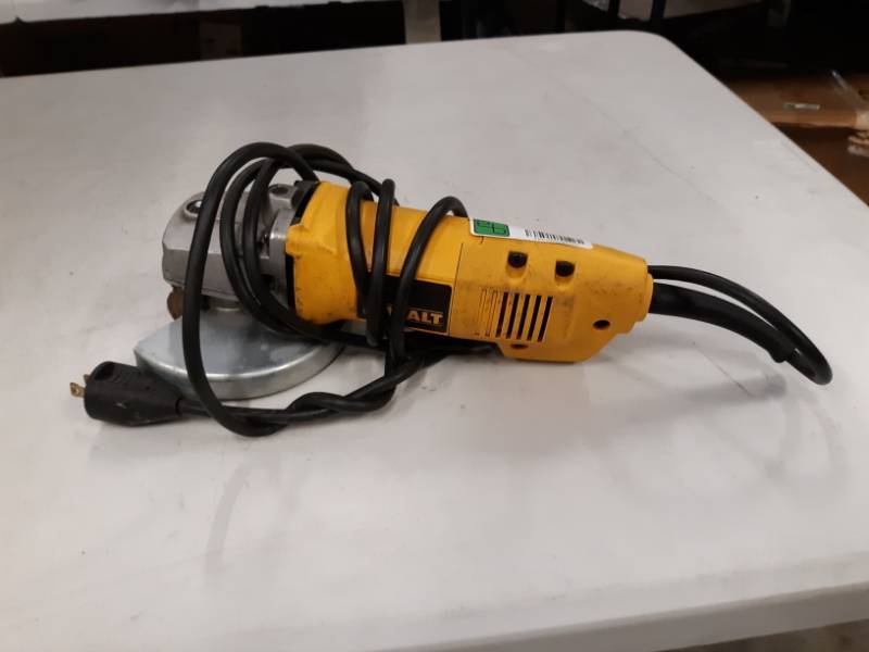 lot 4921 image: DWE402 4-12 (115MM) SMALL ANGLE GRINDER