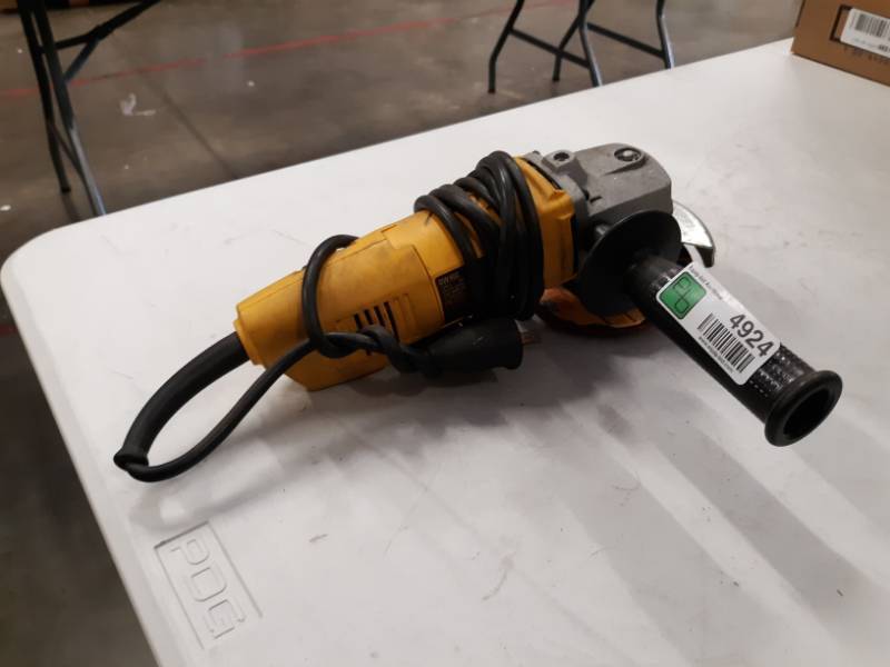 lot 4924 image: DWE402 4-12 (115MM) SMALL ANGLE GRINDER