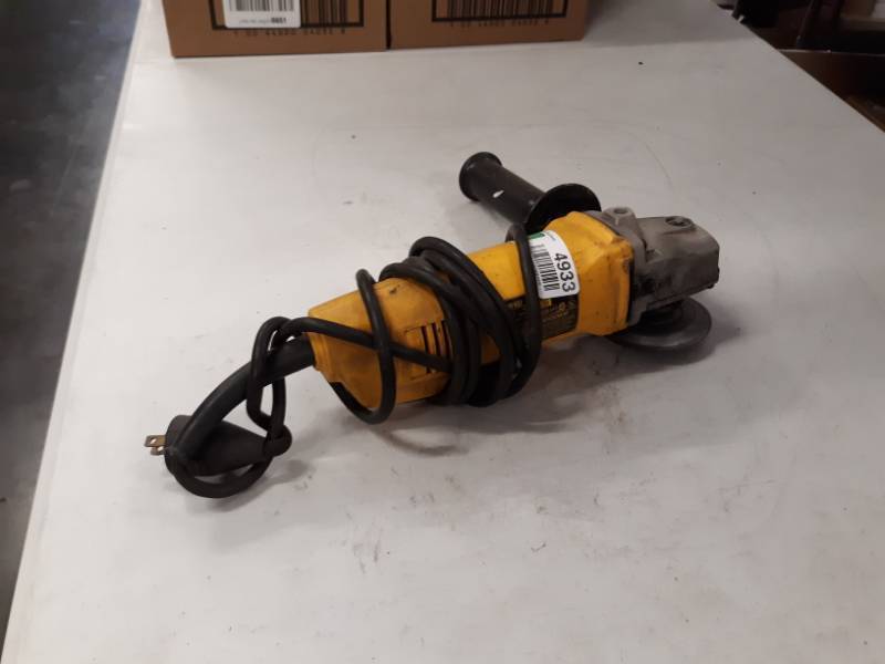 lot 4933 image: DWE402 4-12 (115MM) SMALL ANGLE GRINDER
