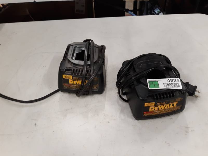lot 4934 image: SET OF TWO DW9116 7.2-Volt to 18-Volt Pod Style 1 Hour Battery Chargers