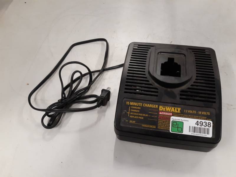 lot 4938 image: DW9117 7.2-Volt to 18-Volt Pod Style 15-Minute Battery Charger