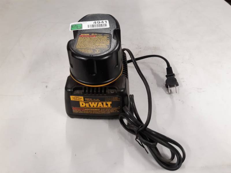 lot 4941 image: DW9116 7.2-Volt to 18-Volt Pod Style 1 Hour Battery Charger  1 BATTERY
