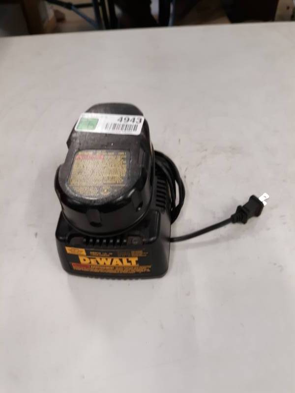 lot 4943 image: DW9116 7.2-Volt to 18-Volt Pod Style 1 Hour Battery Charger  1 BATTERY