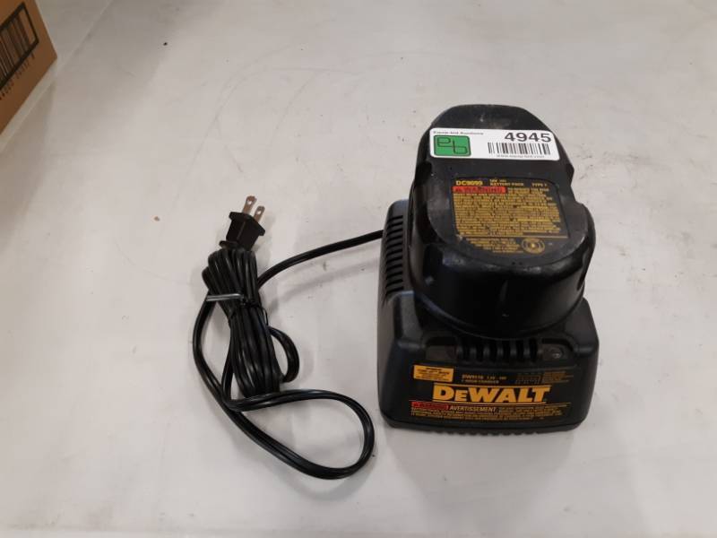 lot 4945 image: DW9116 7.2-Volt to 18-Volt Pod Style 1 Hour Battery Charger  1 BATTERY