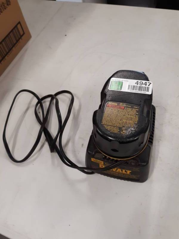 lot 4947 image: DW9116 7.2-Volt to 18-Volt Pod Style 1 Hour Battery Charger  1 BATTERY