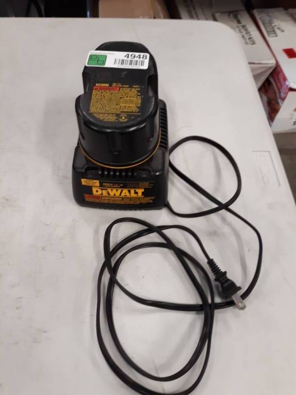lot 4948 image: DW9116 7.2-Volt to 18-Volt Pod Style 1 Hour Battery Charger  1 BATTERY