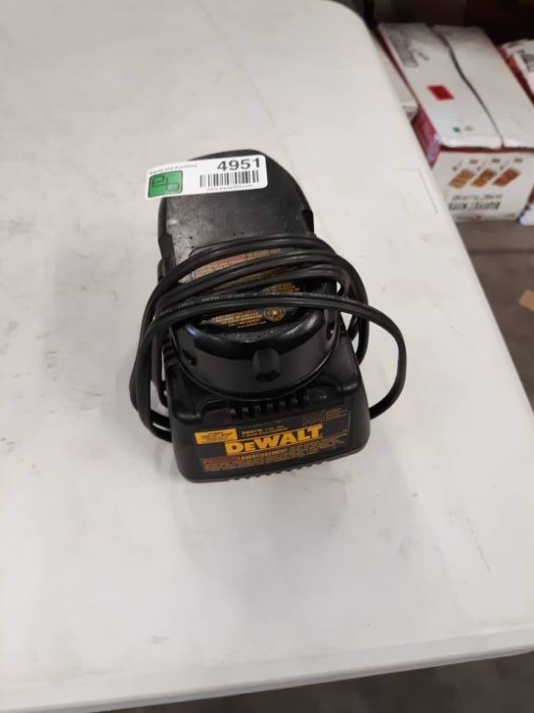 lot 4951 image: DW9116 7.2-Volt to 18-Volt Pod Style 1 Hour Battery Charger  1 BATTERY