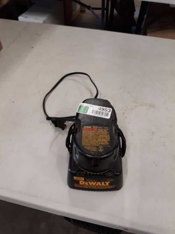 lot 4953 image: DW9116 7.2-Volt to 18-Volt Pod Style 1 Hour Battery Charger  1 BATTERY
