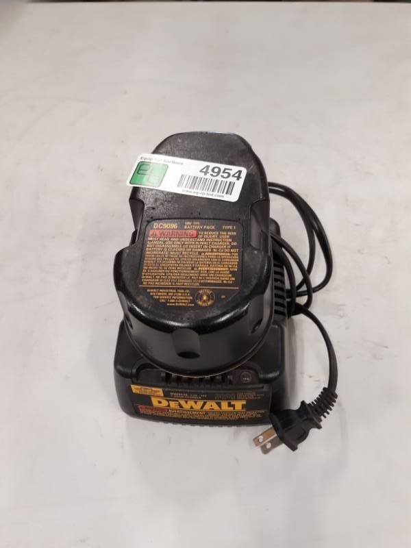 lot 4954 image: DW9116 7.2-Volt to 18-Volt Pod Style 1 Hour Battery Charger  1 BATTERY