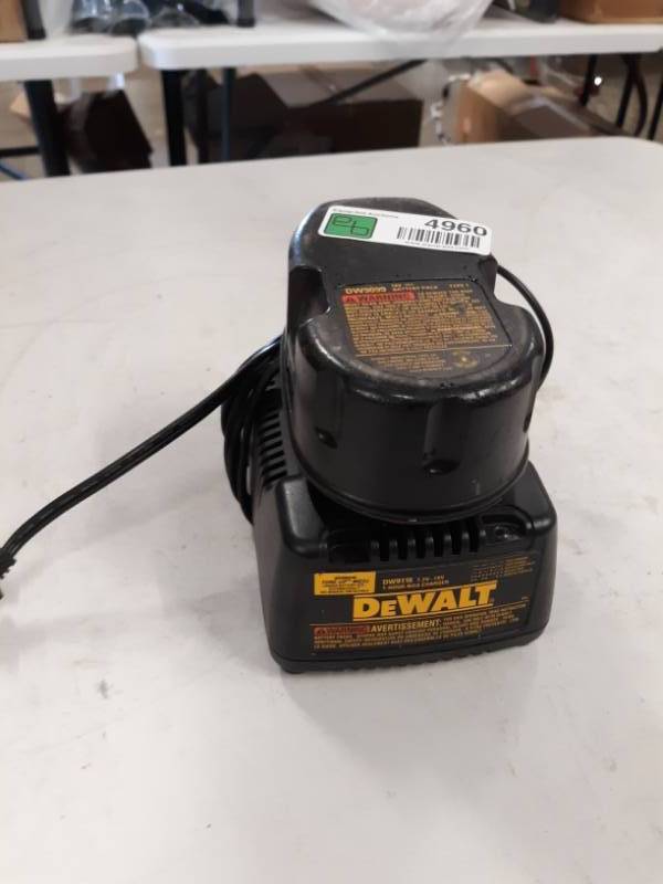 lot 4960 image: DW9116 7.2-Volt to 18-Volt Pod Style 1 Hour Battery Charger  1 BATTERY