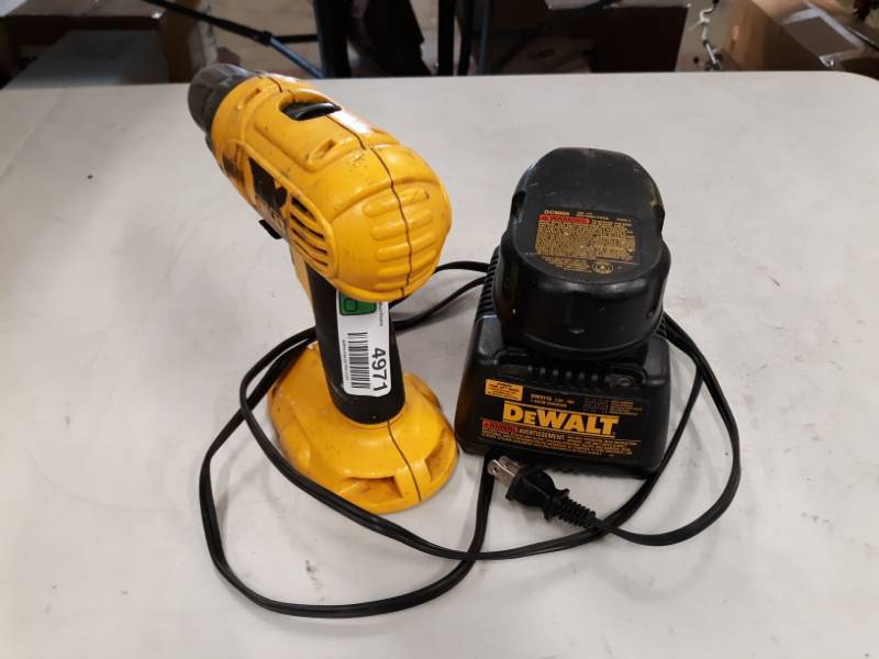 lot 4971 image: DC759 18V 12 (13MM) CORDLESS COMPACT DRILLDRIVER  CHARGER W BATTERY.