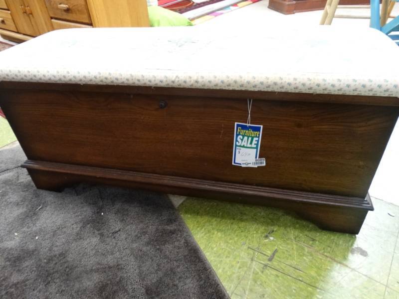 Lane cedar chest with cushion deals top