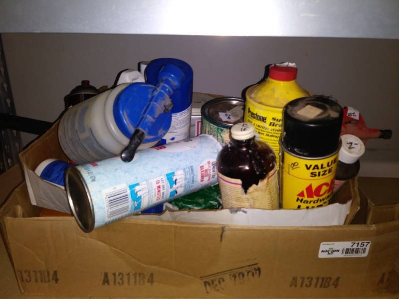 lot 7157 image: Lot with rope, brake fluid, hose sprayer, rug cleaner and more.