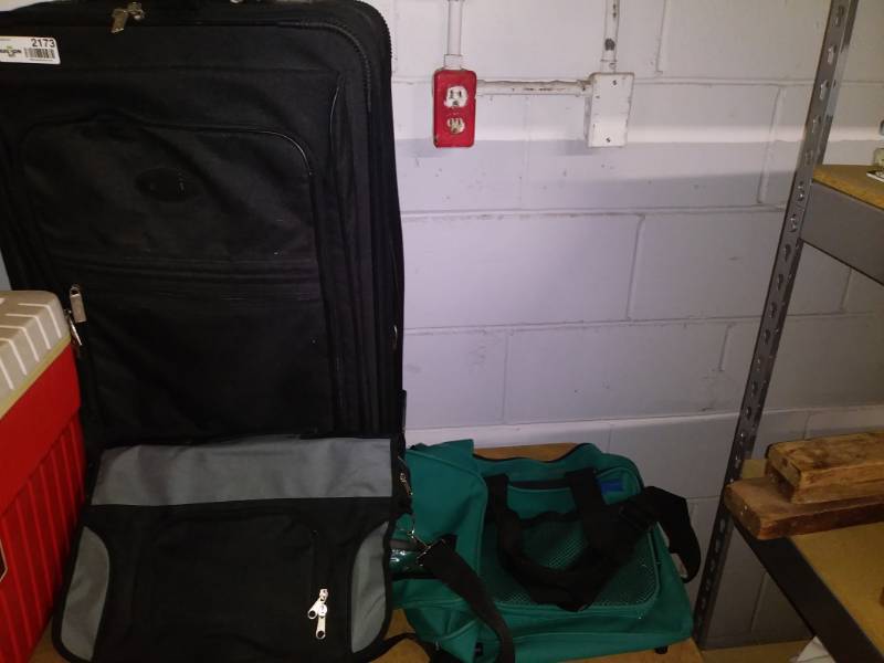 lot 7167 image: Laptop bag, suit case and carry bag.