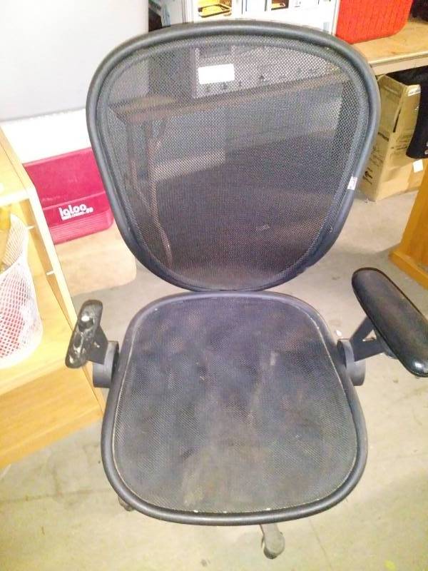 lot 7170 image: Office chair.