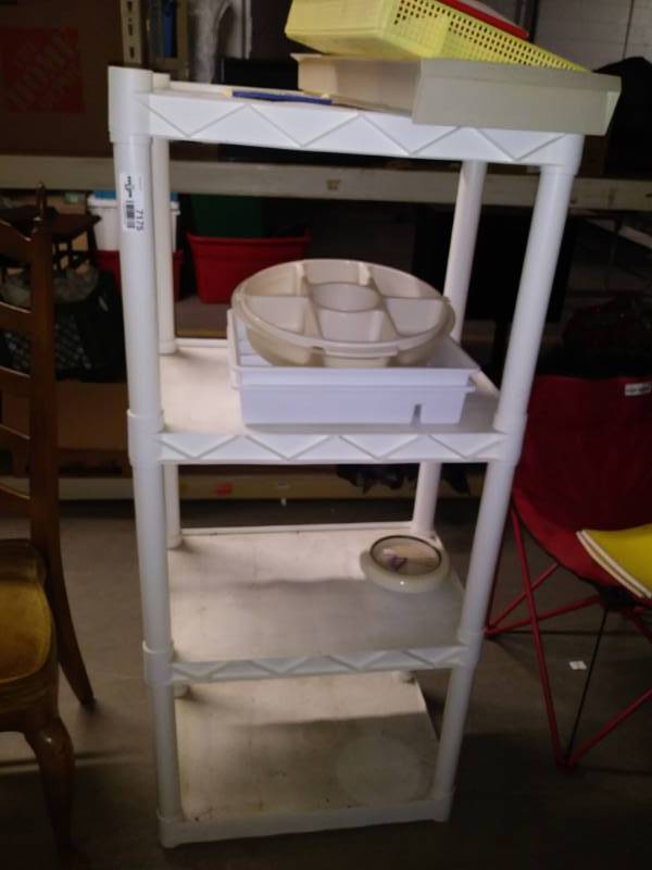 lot 7175 image: Plastic shelf with contents.