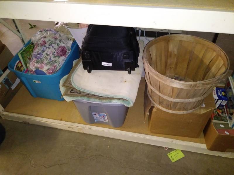 lot 7189 image: Large lot of miscellaneous items.
