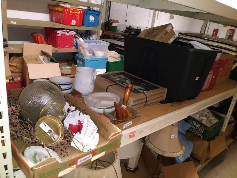 lot 7192 image: Lot with Hanging light. bowls, glass pitcher, United states coin collectors map and more.