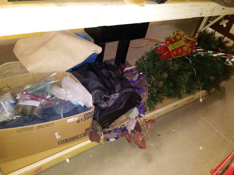 lot 7195 image: Lot with Christmas tree, duffel bag with wheels and more.