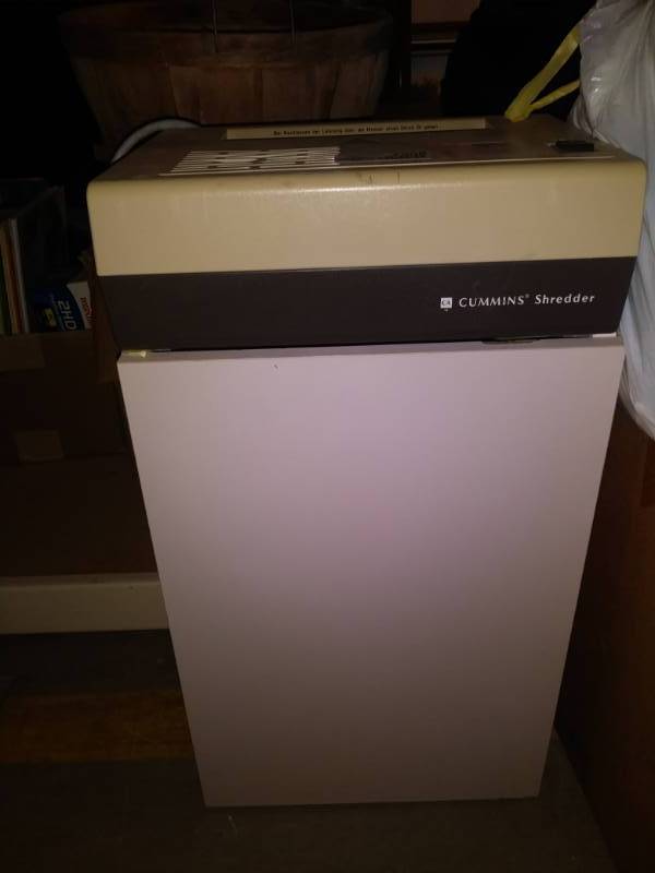 lot 7206 image: EBA tarnator large paper shredder.
