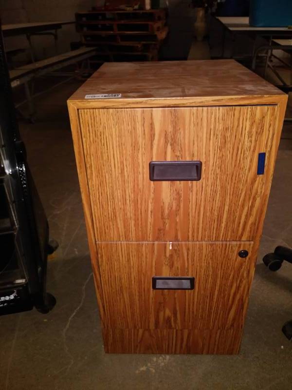 lot 7226 image: Metal 2 drawer file cabinet.
