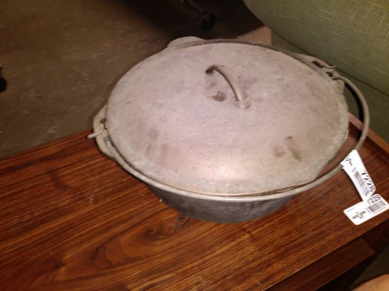 lot 7228 image: Cast iron Calderon.