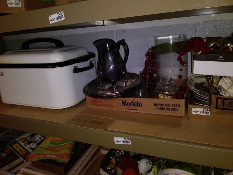 lot 7236 image: Lot with christmas decor, slow cooker and wine glasss.