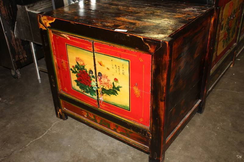 lot 1982 image: Chinese Buffet Table
